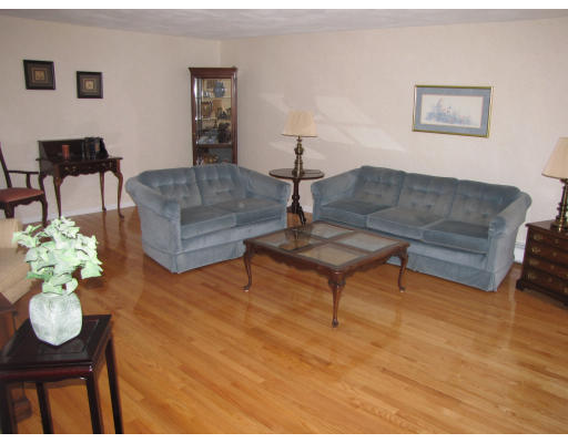 13 Robert Road Acton, MA 01720 - Photo 3 of 27 Gallery Image 3