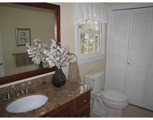 13 Robert Road Acton, MA 01720 - Photo 5 of 27 Gallery Image 5