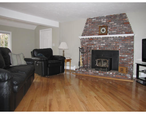13 Robert Road Acton, MA 01720 - Photo 7 of 27 Gallery Image 7
