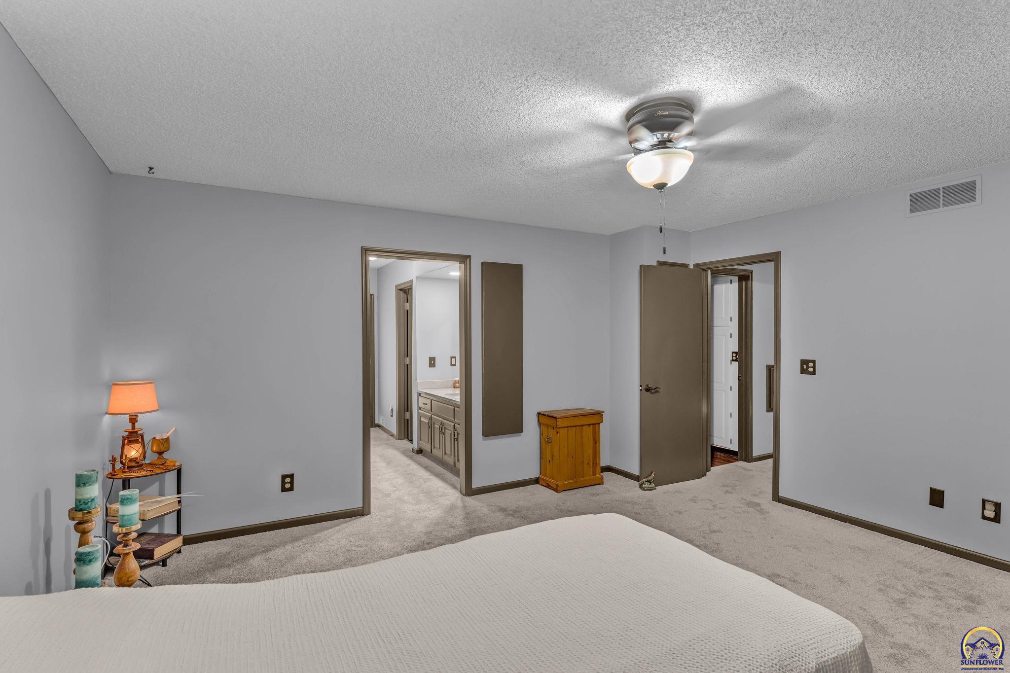 6236 Southwest 25th Street Topeka, KS 66614 - Photo 23 of 53