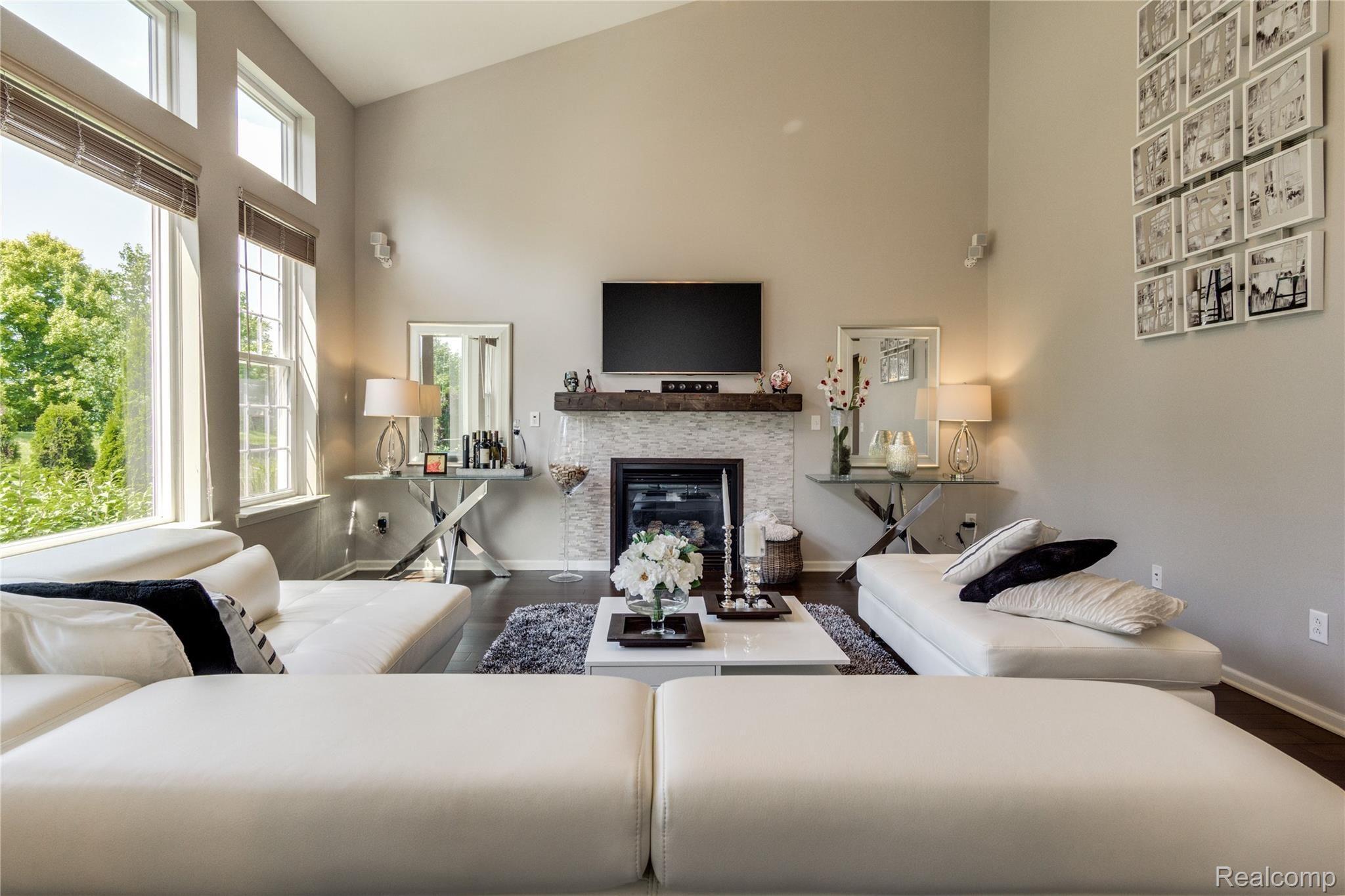 30701 Bradmore Road Warren, MI 48092 - Photo 22 of 52 family room