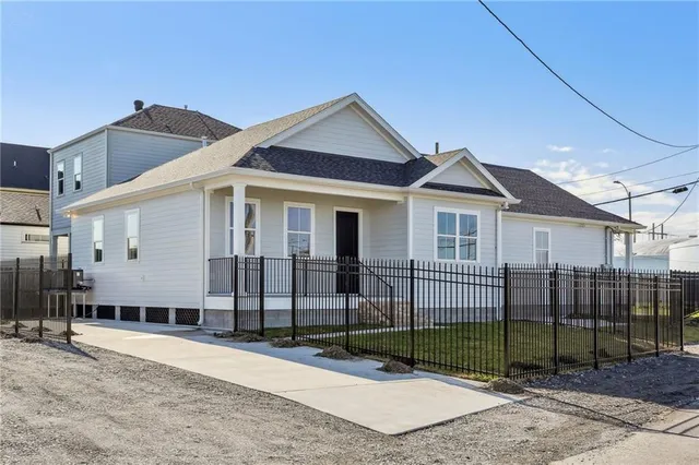 $2,100 | 2401 Monticello Avenue, New Orleans, LA 70118