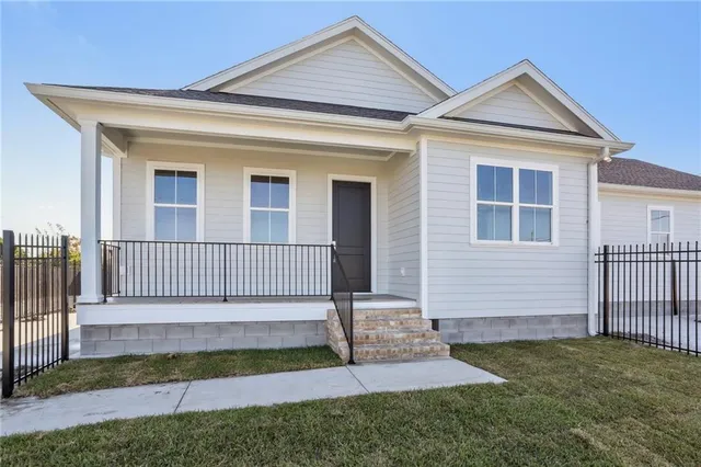 $2,100 | 2401 Monticello Avenue, New Orleans, LA 70118