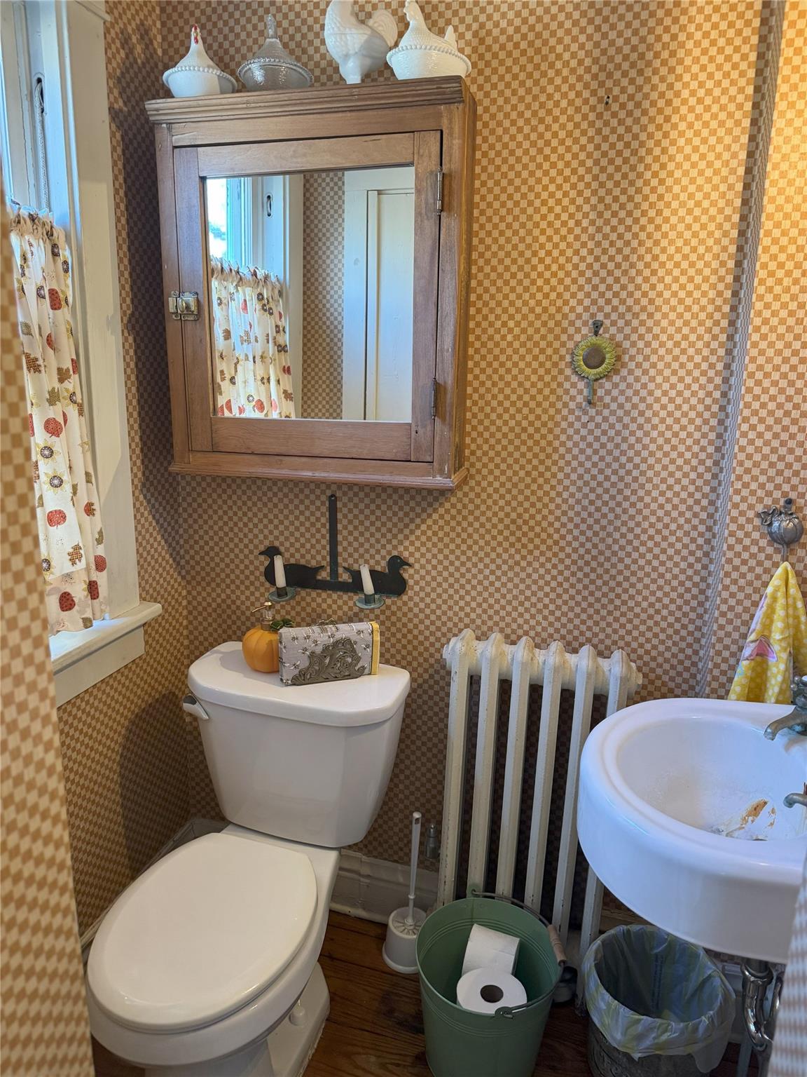 124 East Ridge Road Warwick, NY 10990 - Photo 28 of 46 a bathroom with a toilet a sink and mirror