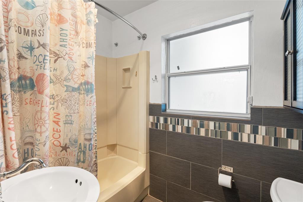 1603 Tulane Street Orlando, FL 32804 - Photo 17 of 27 a bathroom with a bathtub a sink and a toilet