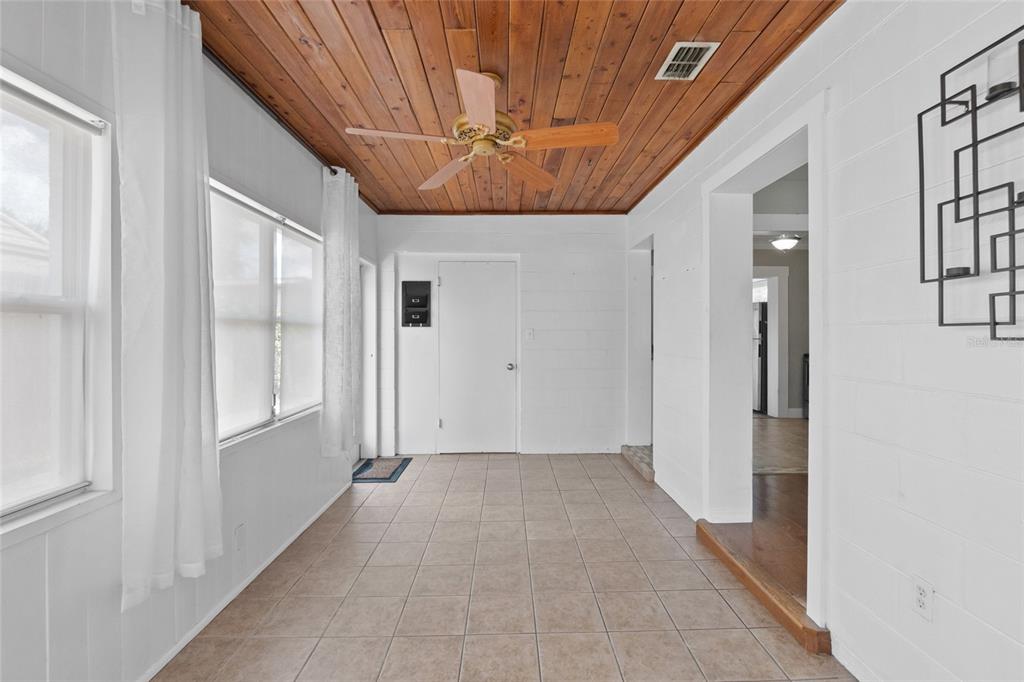 1603 Tulane Street Orlando, FL 32804 - Photo 5 of 27 a view of entryway