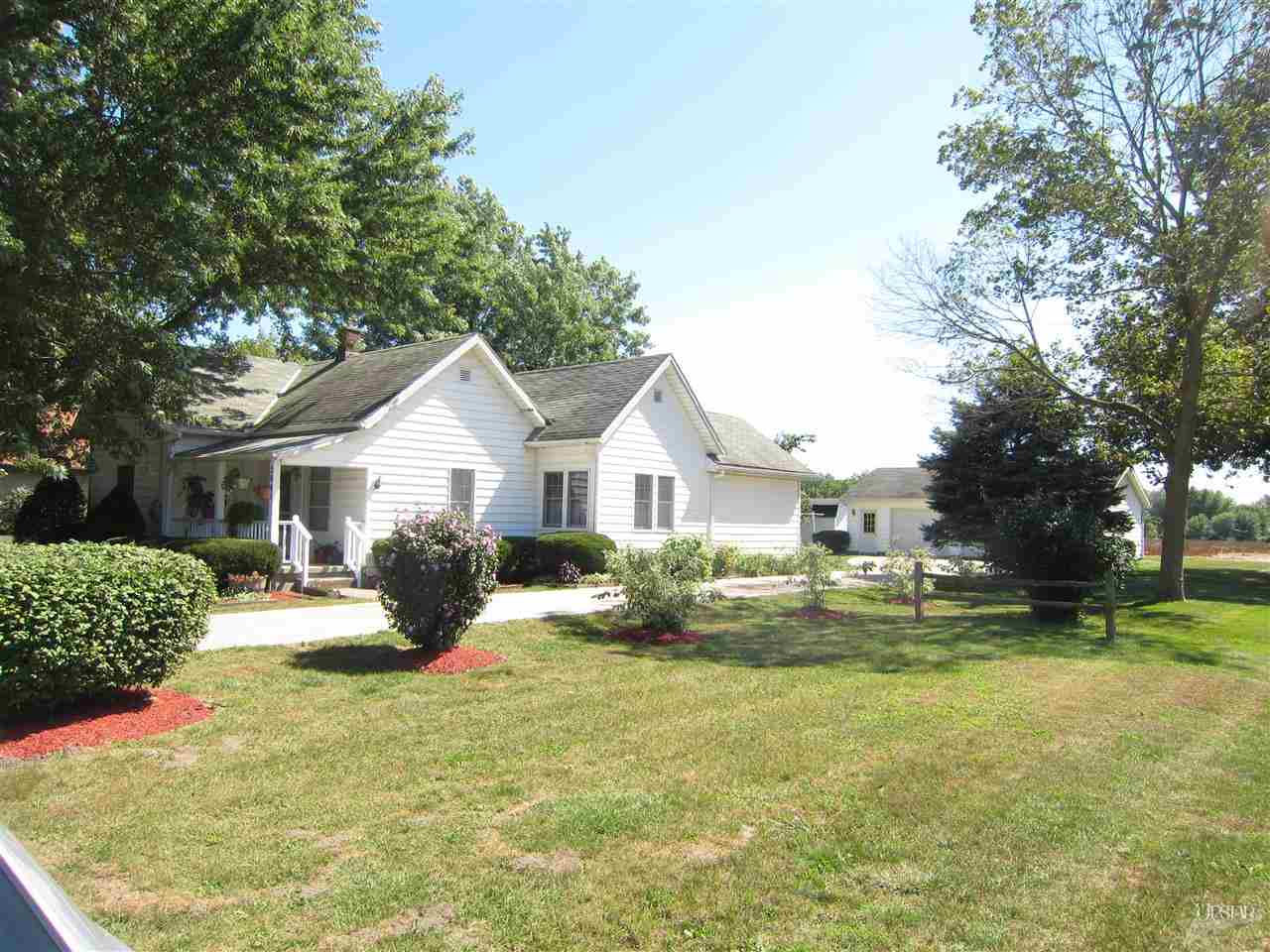 2085 Riverside Drive Huntington, IN 46750 - Photo 4 of 30 Gallery Image 4