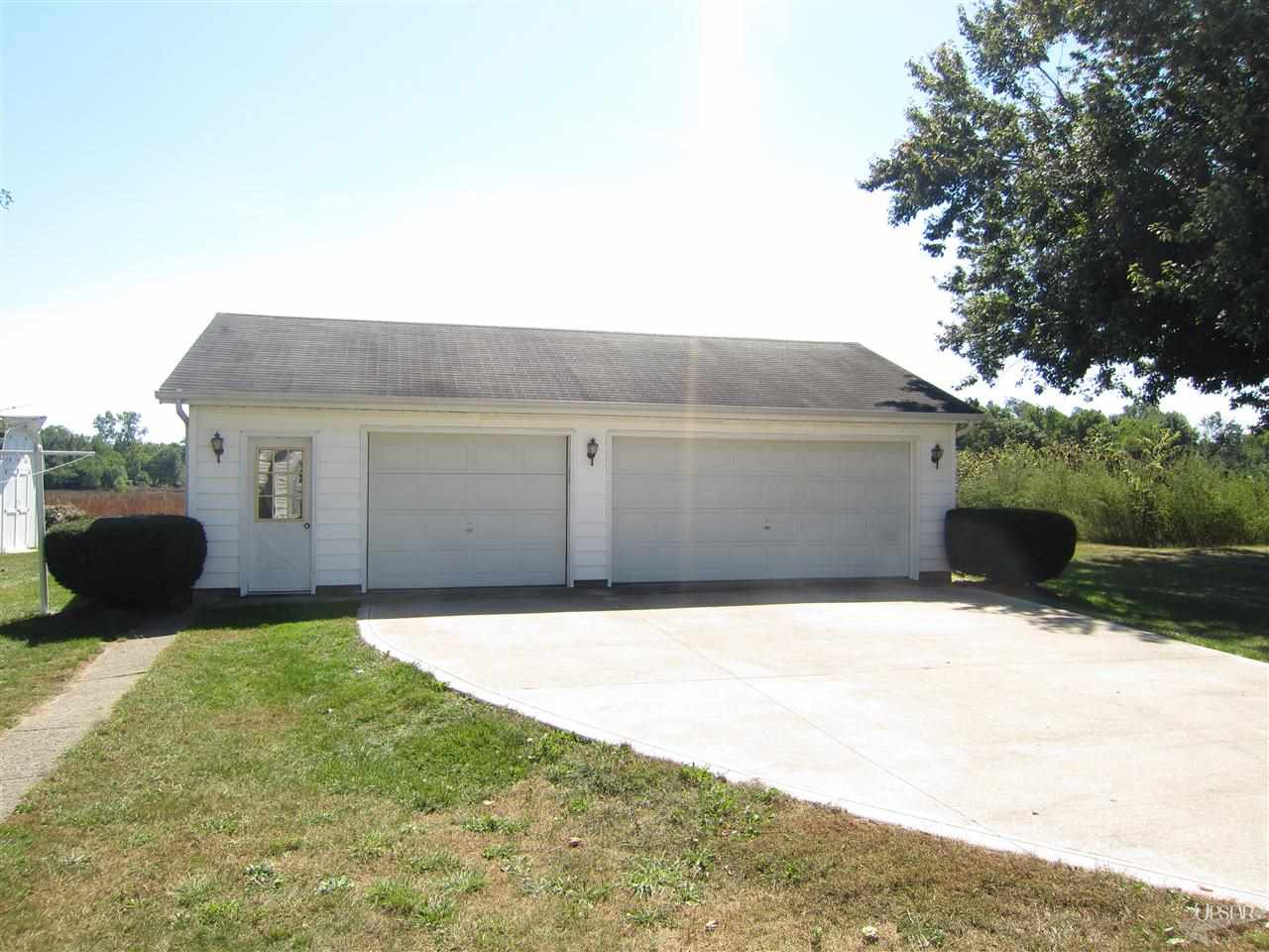 2085 Riverside Drive Huntington, IN 46750 - Photo 5 of 30 Gallery Image 5