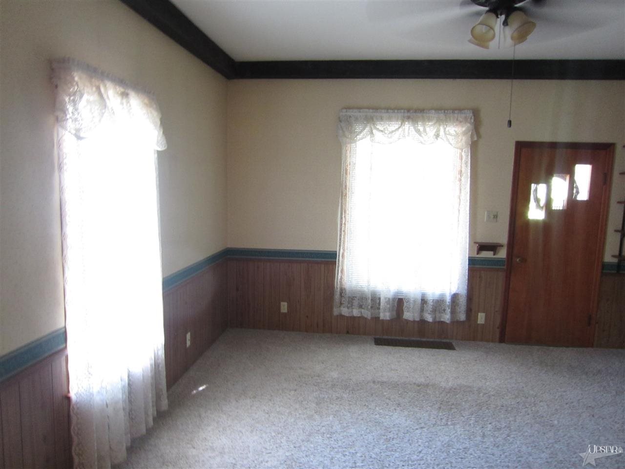 2085 Riverside Drive Huntington, IN 46750 - Photo 10 of 30 Gallery Image 10