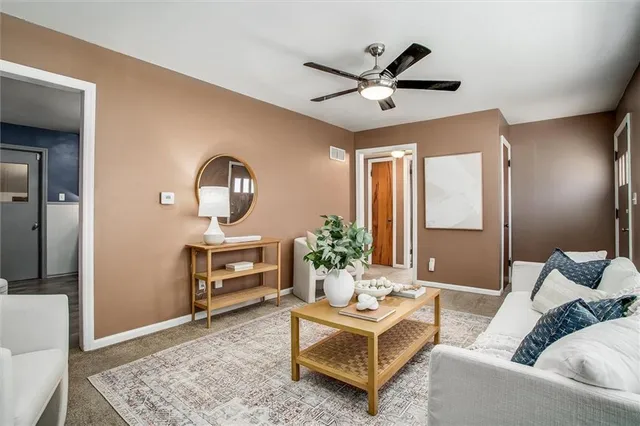 $270,000 | 304 South Central Street, Olathe, KS 66061