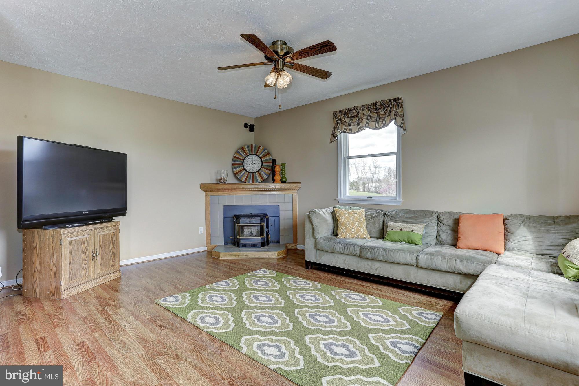 3215 Ady Road Street, MD 21154 - Photo 8 of 30 Living Room