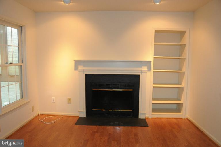 10714 Kings Riding Way, Unit 10121 Rockville, MD 20852 - Photo 4 of 12 Family Room