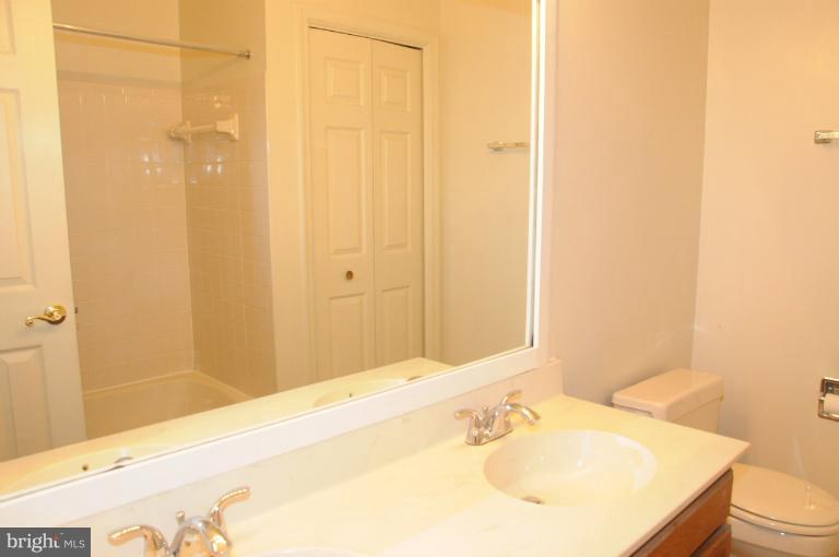 10714 Kings Riding Way, Unit 10121 Rockville, MD 20852 - Photo 10 of 12 Bath (Master)