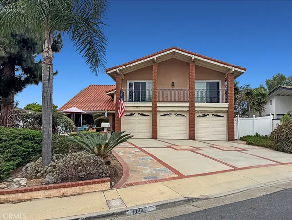 $2,195,000 | 19441 Summer Breeze Lane, Huntington Beach, CA 92648