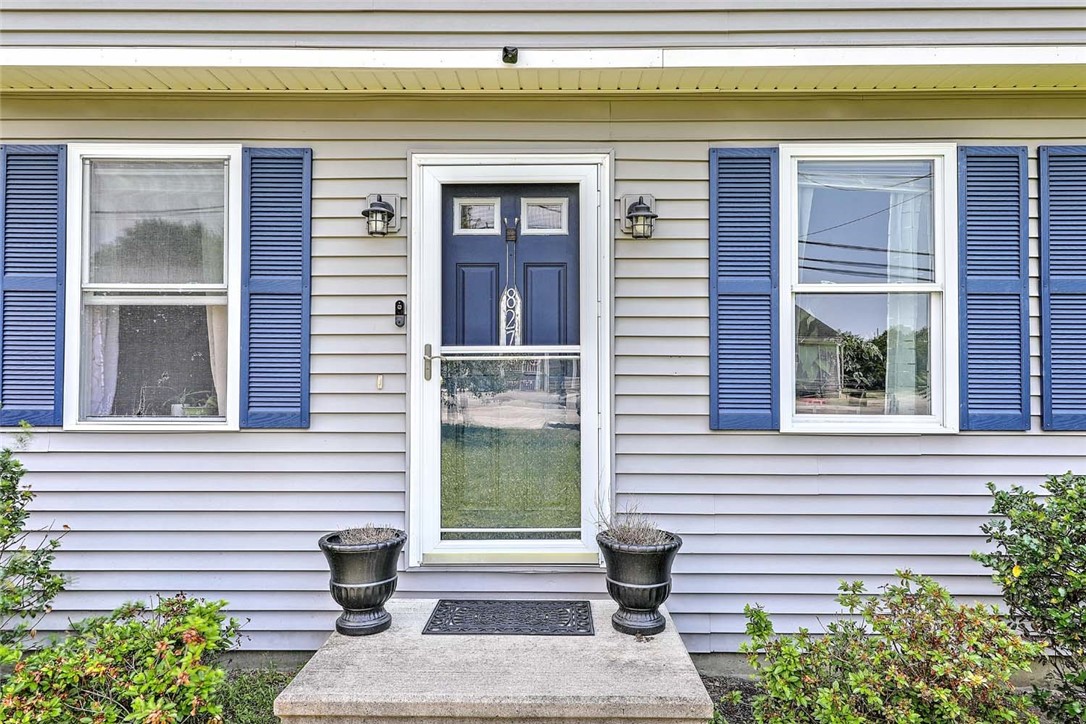 827 Anthony Road Portsmouth, RI 02871 - Photo 3 of 41 Gallery Image 3