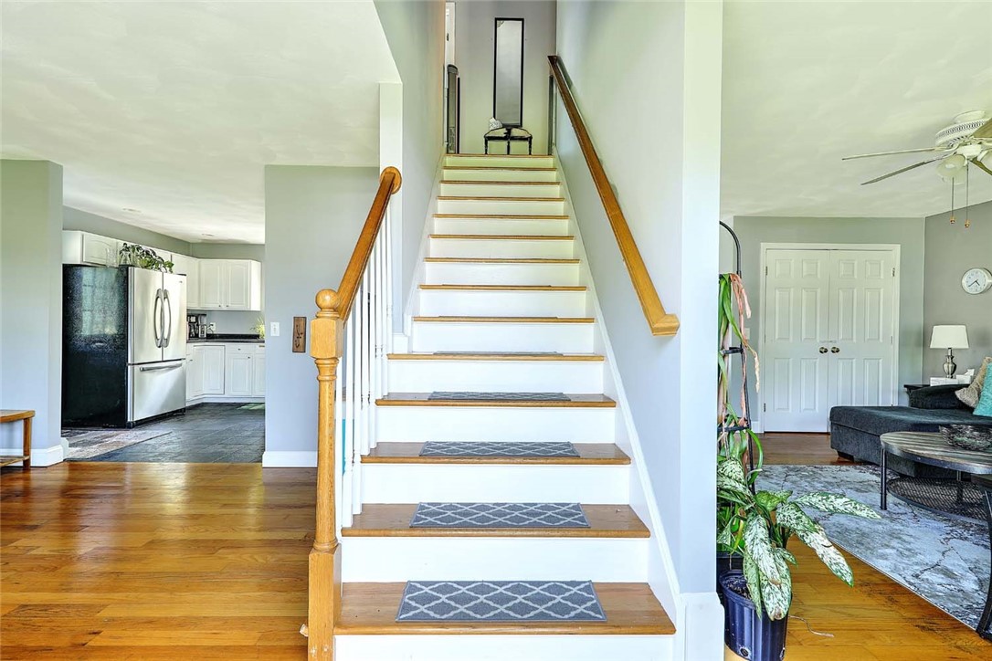 827 Anthony Road Portsmouth, RI 02871 - Photo 4 of 41 Gallery Image 4