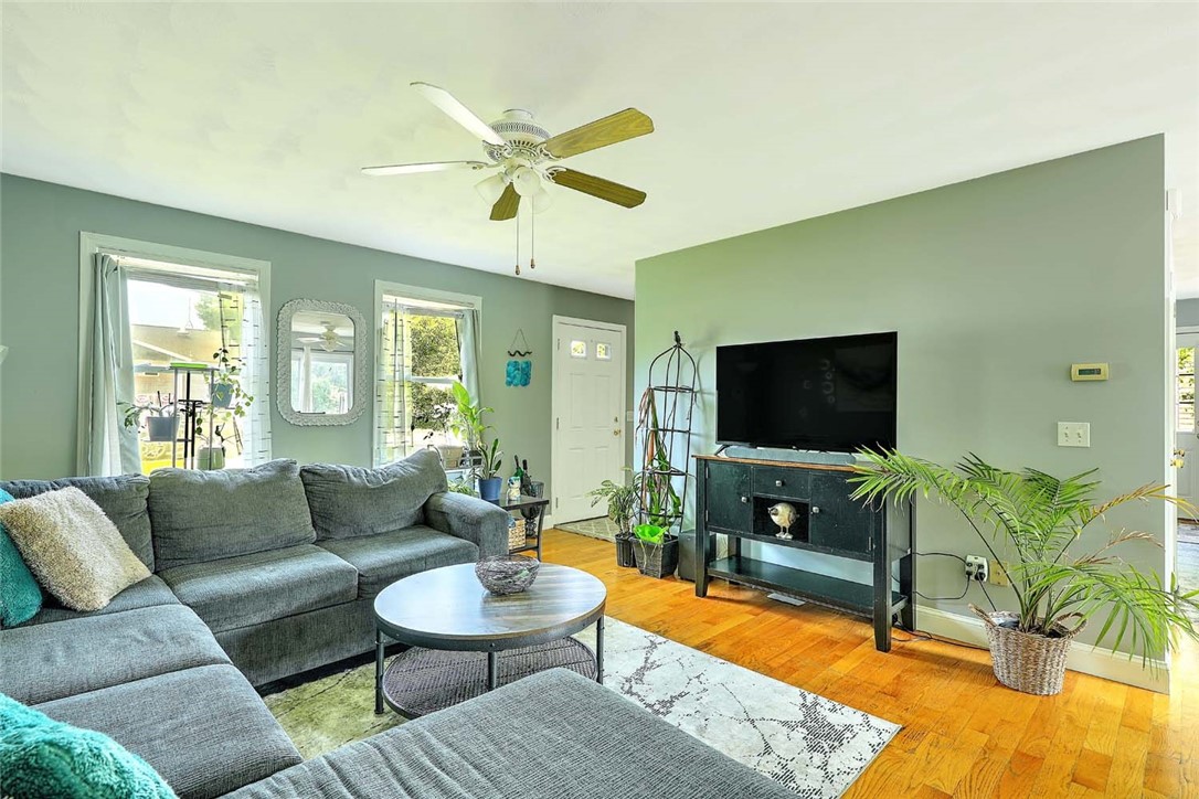 827 Anthony Road Portsmouth, RI 02871 - Photo 8 of 41 Gallery Image 8