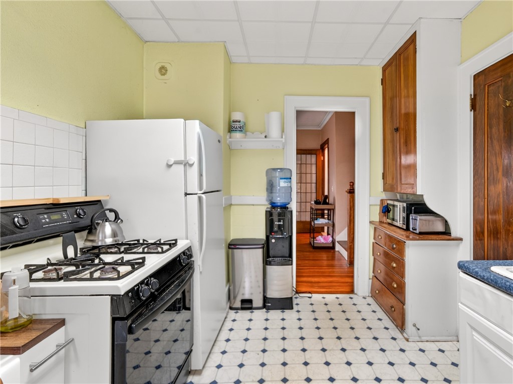 29 Harper Street Rochester, NY 14607 - Photo 11 of 46 A Charming Kitchen!