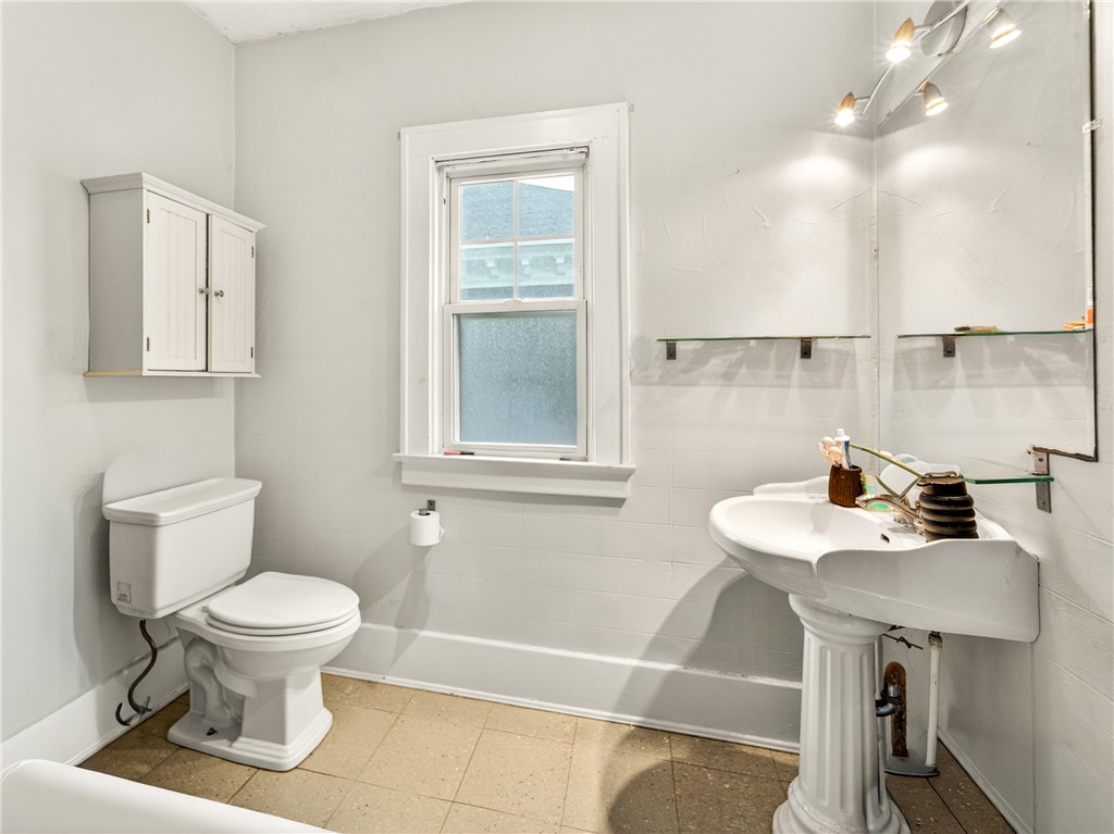 29 Harper Street Rochester, NY 14607 - Photo 13 of 46 Upstairs Full Bath