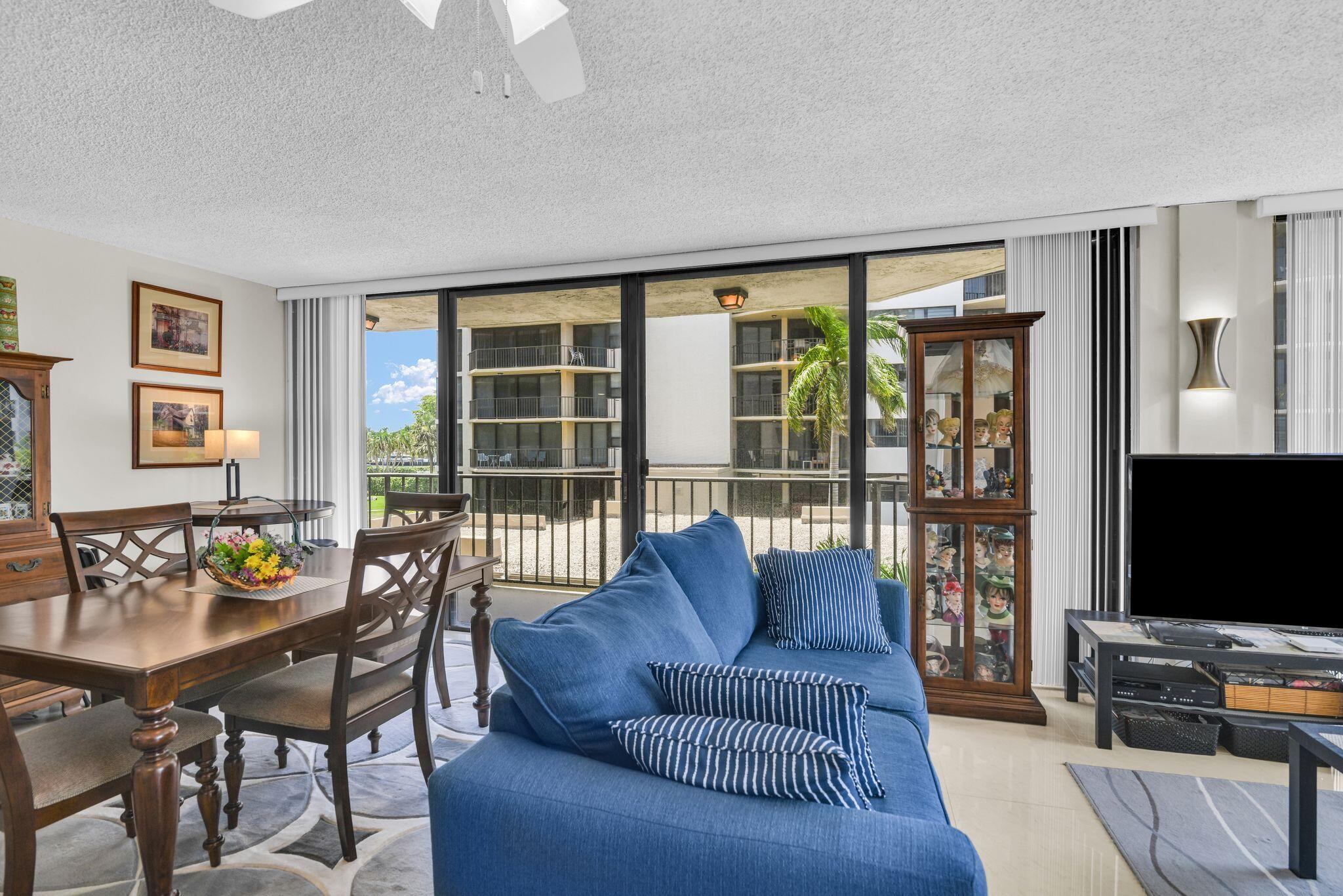 899 Jeffery Street, Unit 3010 Boca Raton, FL 33487 - Photo 9 of 99 899 Jeffery St 301 Livingroom 8