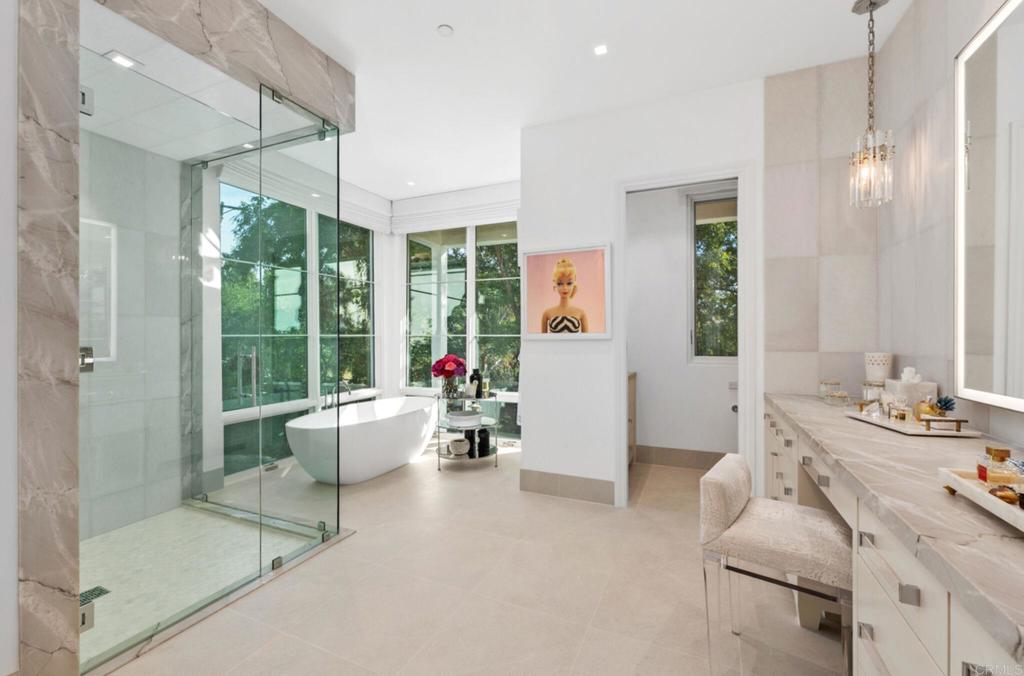 5315 La Crescenta Road Rancho Santa Fe, CA 92067 - Photo 13 of 31 Ladies bathroom