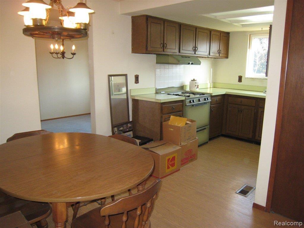 20215 Coachwood Road Riverview, MI 48193 - Photo 12 of 23 Kitchen