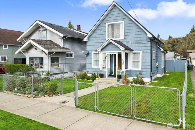 a view of a house with a yard and plants