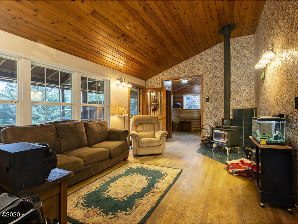 277 North S Low Road Seal Rock, OR 97376 - Photo 9 of 19 Living Room