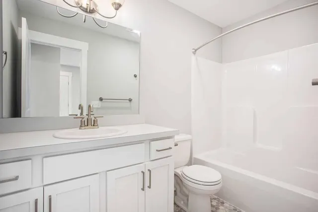 $430,000 | 2955 Norway Pne Drive Southeast, Kentwood, MI 49512