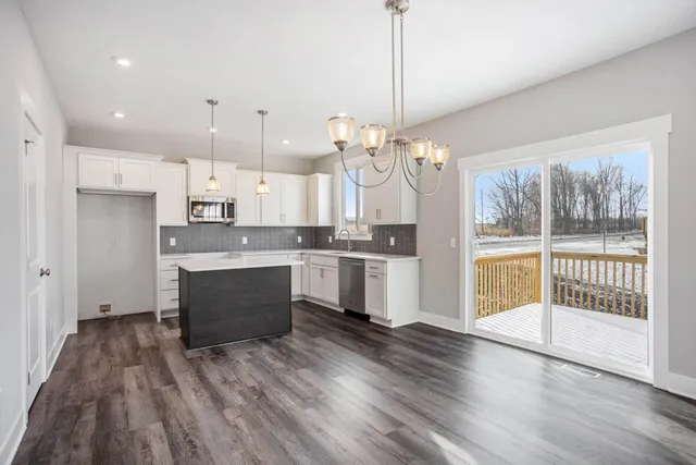 $430,000 | 2955 Norway Pne Drive Southeast, Kentwood, MI 49512