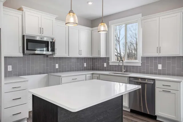 $430,000 | 2955 Norway Pne Drive Southeast, Kentwood, MI 49512