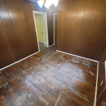 $350,000 | 4432 Northeast Indian Creek Road, Topeka, KS 66617