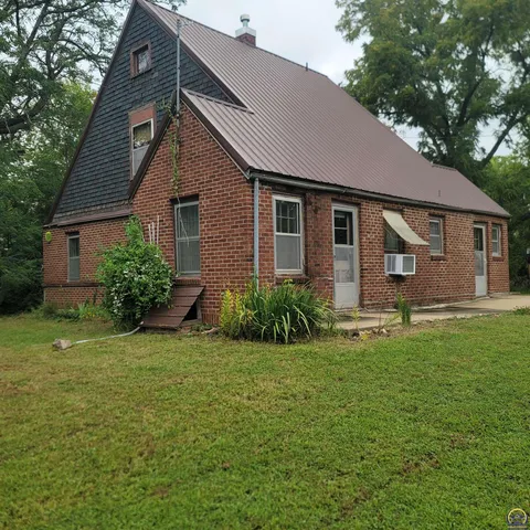 $380,000 | 4432 Northeast Indian Creek Road, Topeka, KS 66617