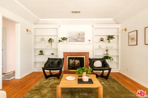 $1,099,000 | 239 West Fairview Boulevard, Inglewood, CA 90302