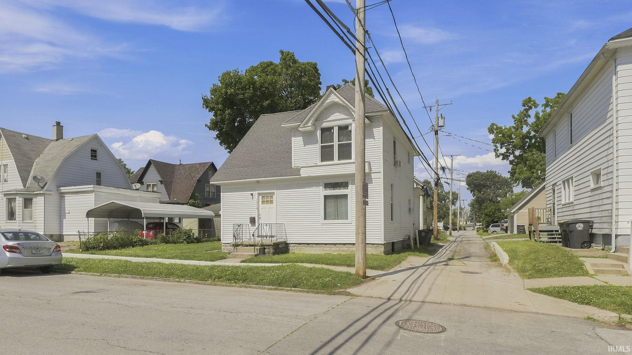 1018 Oneida Street Fort Wayne, IN 46805 - Photo 2 of 23