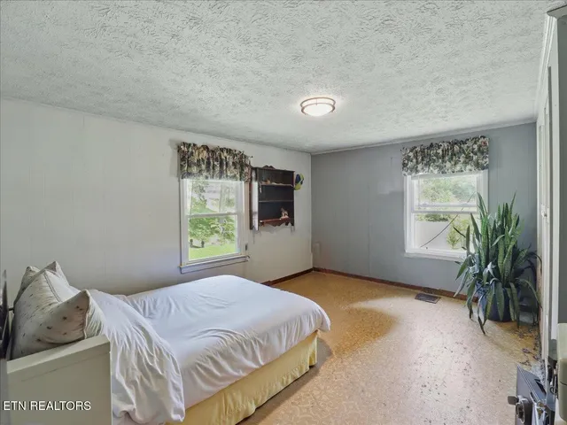 $179,900 | 180 Stevenson Bridge Road, Middlesboro, KY 40965