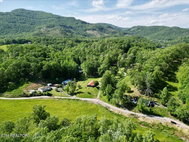 $179,900 | 180 Stevenson Bridge Road, Middlesboro, KY 40965