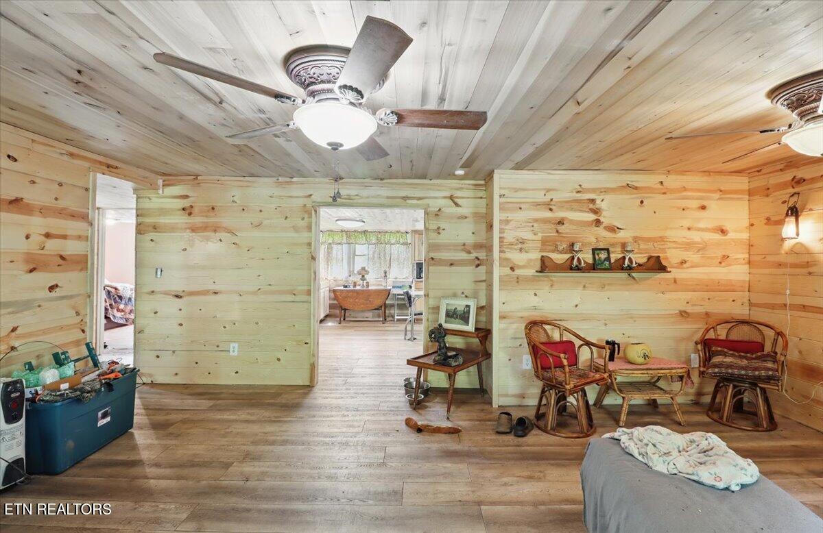 180 Stevenson Bridge Road Middlesboro, KY 40965 - Photo 6 of 31 01-Photo_001