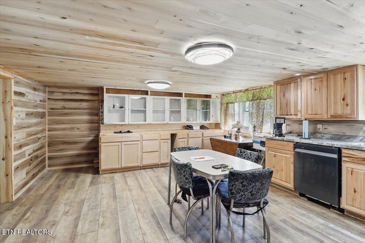 180 Stevenson Bridge Road Middlesboro, KY 40965 - Photo 7 of 31 09-Photo_009