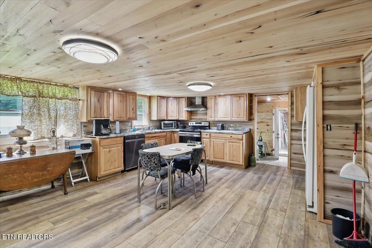 180 Stevenson Bridge Road Middlesboro, KY 40965 - Photo 8 of 31 07-Photo_007