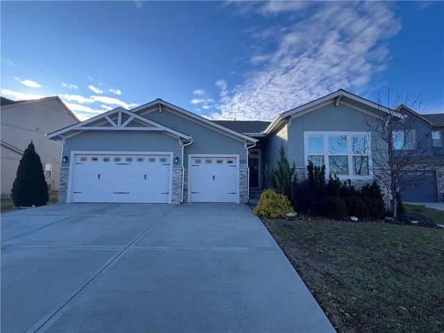 $490,000 | 8100 North Tullis Avenue, Kansas City, MO 64158