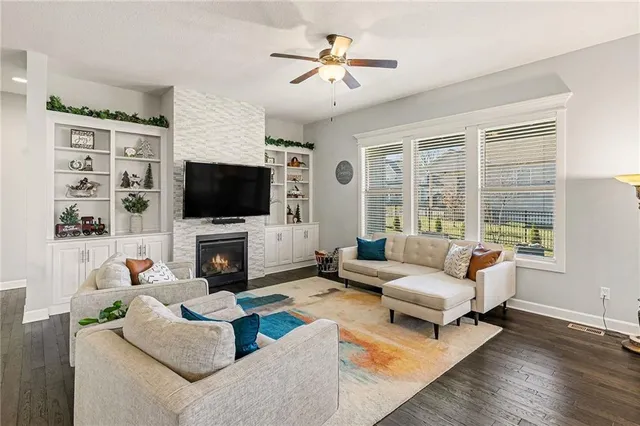 $490,000 | 8100 North Tullis Avenue, Kansas City, MO 64158