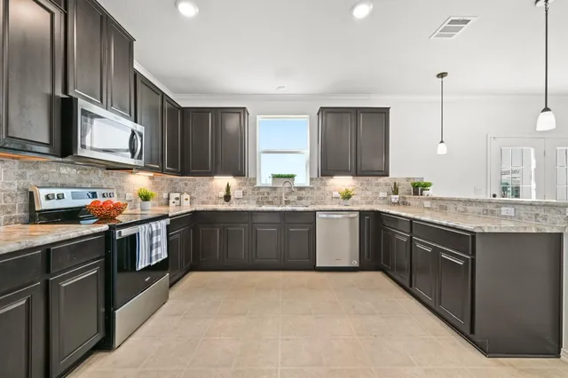 $2,000 | 6204 Conestoga Wagon Way, Del Valle, TX 78617