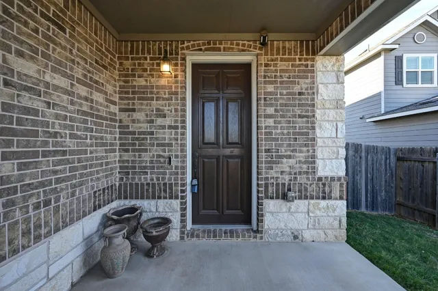 $2,000 | 6204 Conestoga Wagon Way, Del Valle, TX 78617