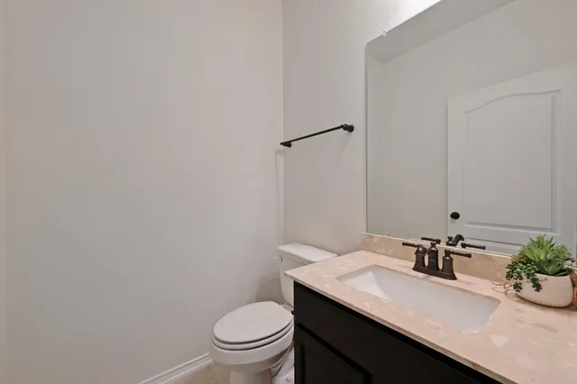 $2,000 | 6204 Conestoga Wagon Way, Del Valle, TX 78617