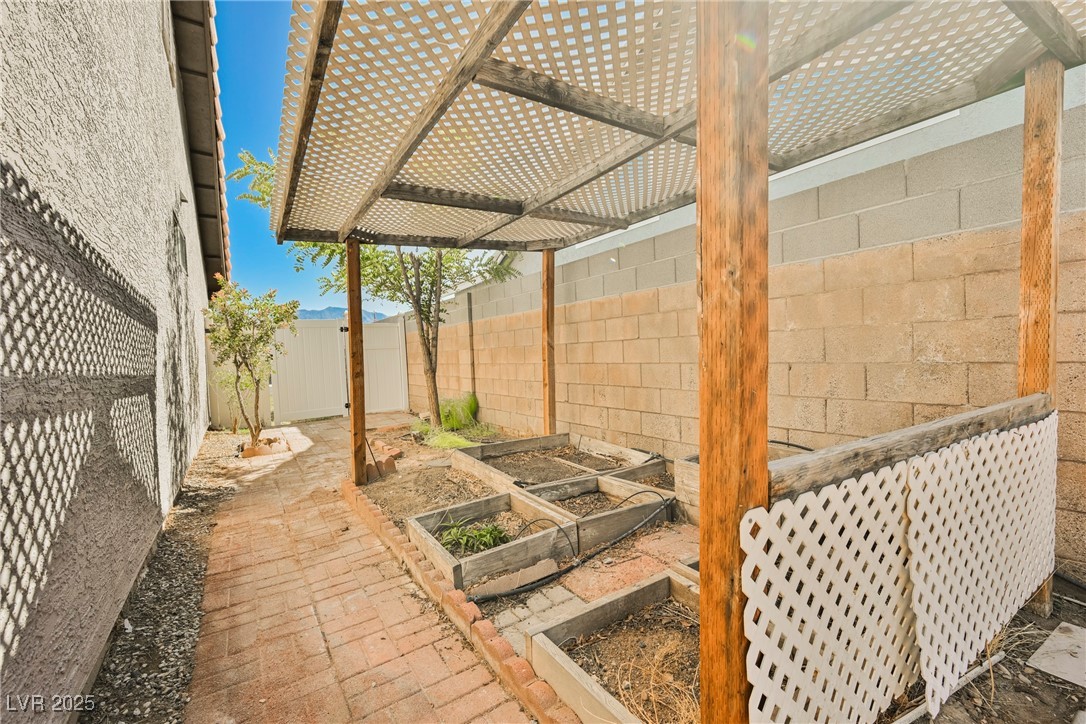 179 Grayce Mesquite, NV 89027 - Photo 20 of 25 Fenced backyard featuring a garden