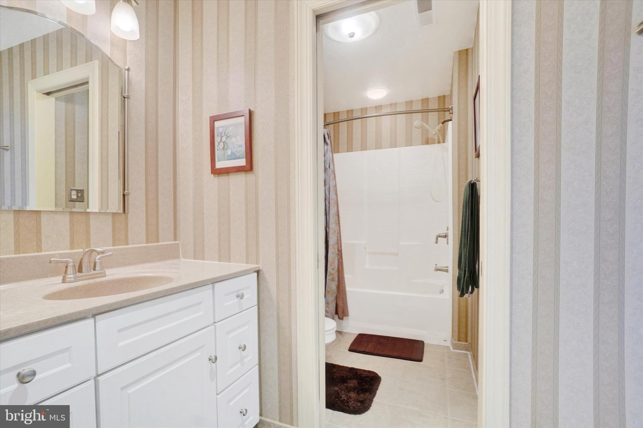 639 Chestnut Hill Road York, PA 17402 - Photo 28 of 56 Hall Bath