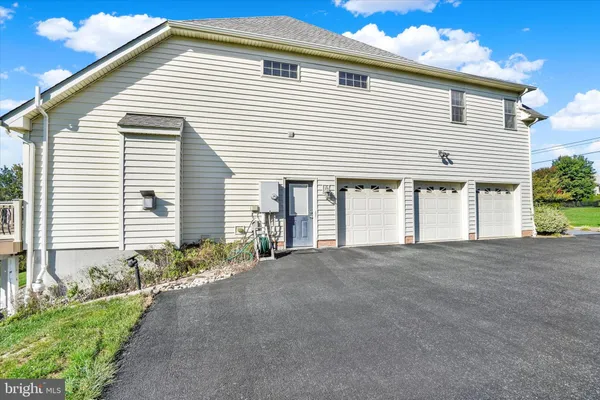 $639,900 | 639 Chestnut Hill Road, York, PA 17402