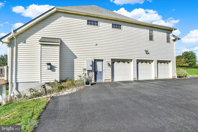 $650,000 | 639 Chestnut Hill Road, York, PA 17402