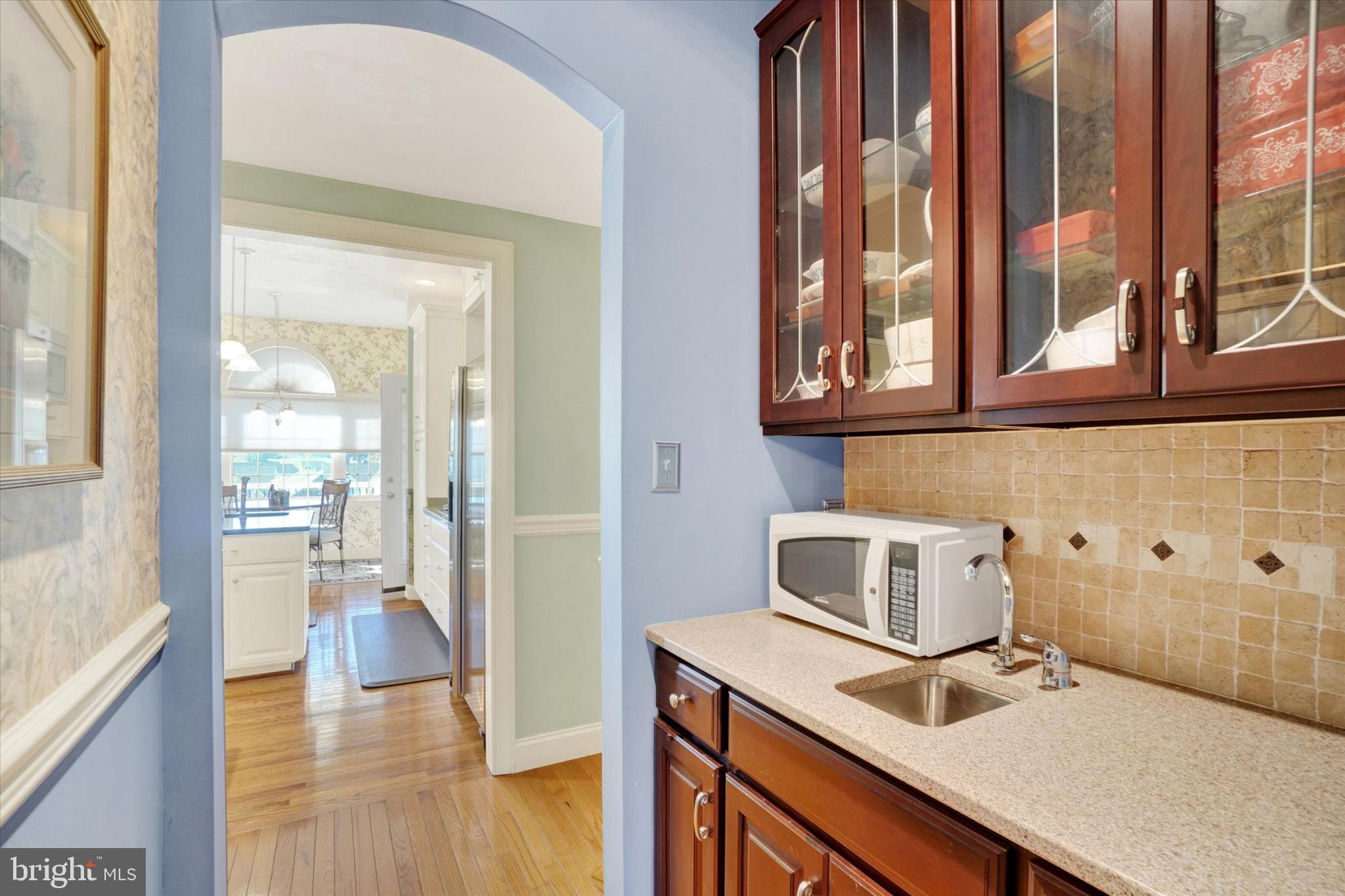 639 Chestnut Hill Road York, PA 17402 - Photo 6 of 56 Butler's Pantry between Dining Room & Kitchen